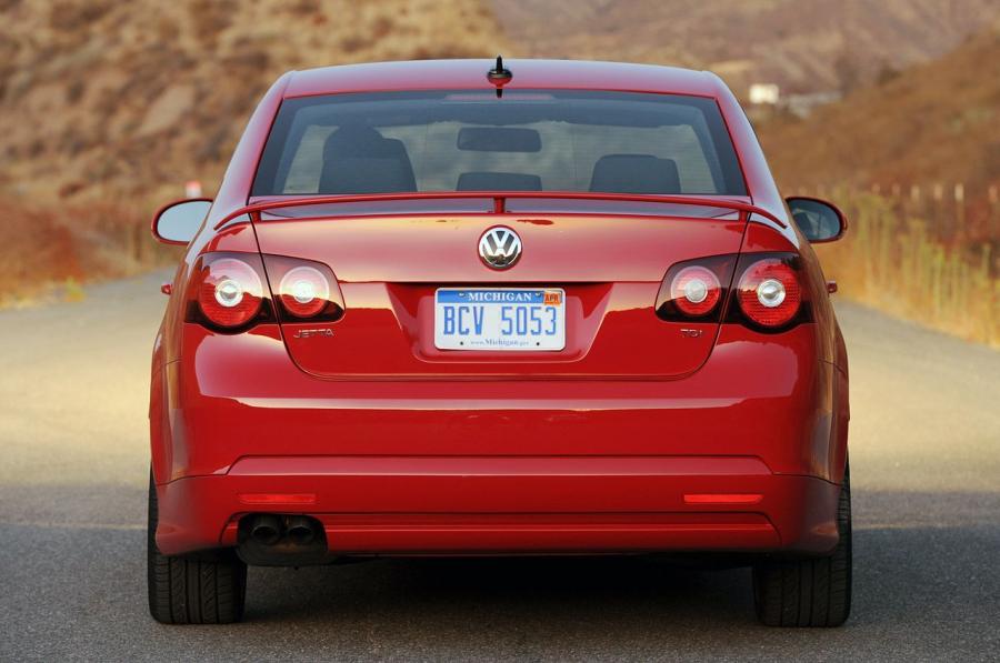  Volkswagen Jetta TDi Street Cup Edition 2010 года  (фото 31 из 41)